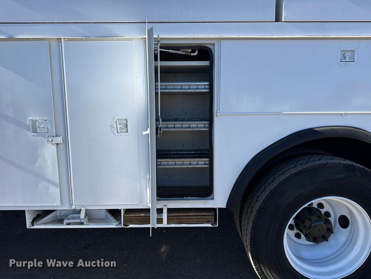 image for item EG2070 2007 Freightliner Business Class M2 digger derrick truck