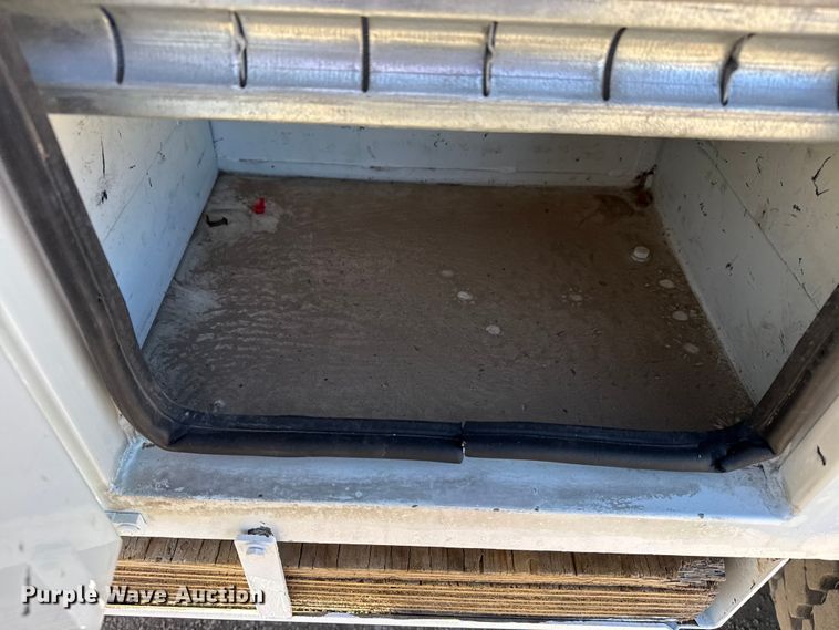 image for item EG2070 2007 Freightliner Business Class M2 digger derrick truck