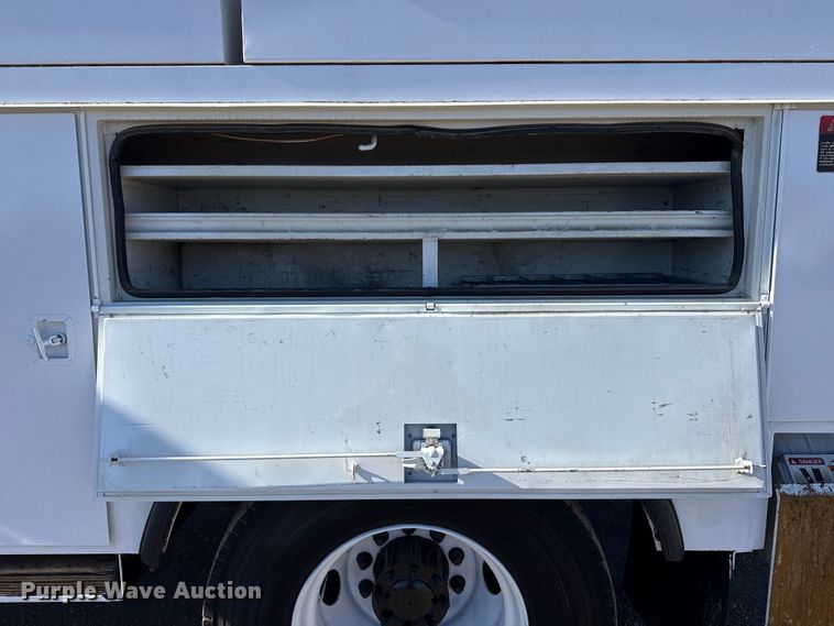 image for item EG2070 2007 Freightliner Business Class M2 digger derrick truck