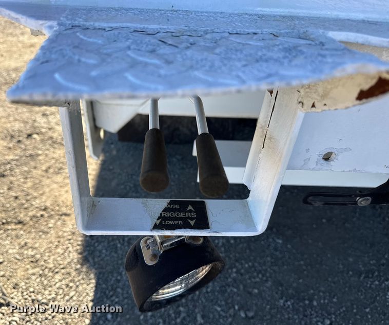 image for item EG2070 2007 Freightliner Business Class M2 digger derrick truck