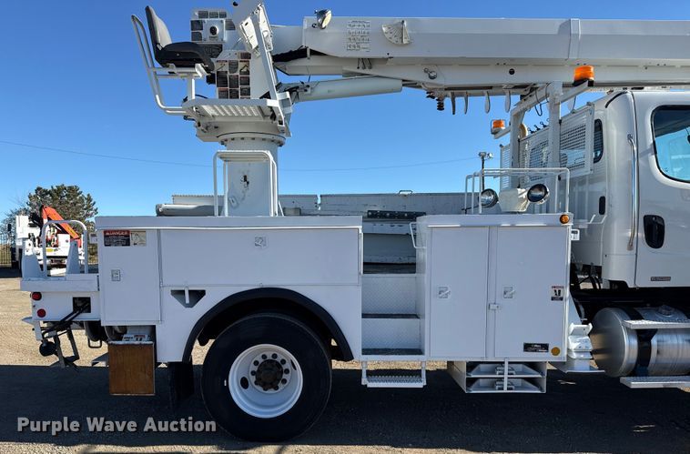 image for item EG2070 2007 Freightliner Business Class M2 digger derrick truck