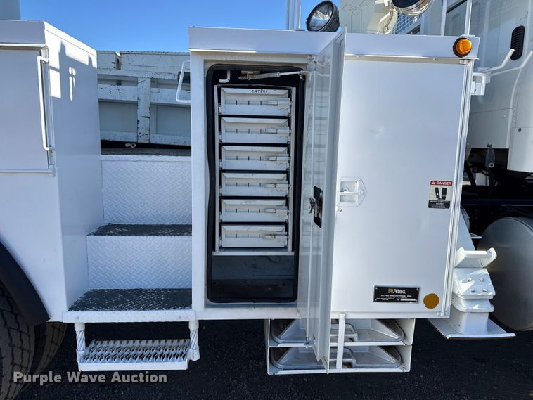 image for item EG2070 2007 Freightliner Business Class M2 digger derrick truck