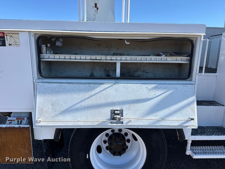 image for item EG2070 2007 Freightliner Business Class M2 digger derrick truck