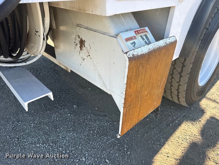 image for item EG2070 2007 Freightliner Business Class M2 digger derrick truck