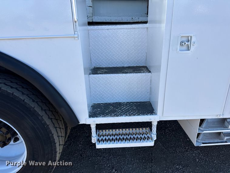 image for item EG2070 2007 Freightliner Business Class M2 digger derrick truck