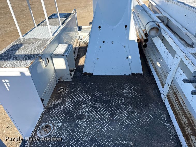 image for item EG2070 2007 Freightliner Business Class M2 digger derrick truck