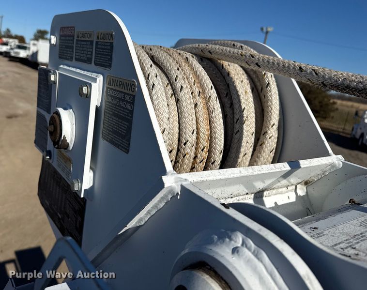 image for item EG2070 2007 Freightliner Business Class M2 digger derrick truck