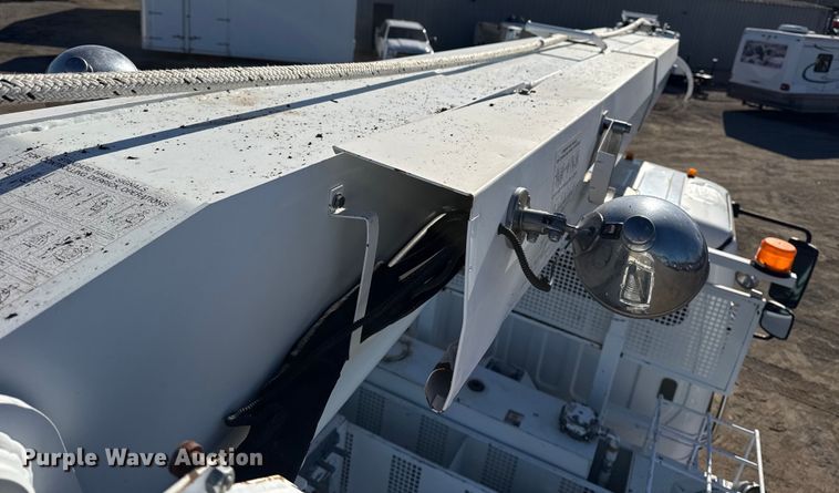 image for item EG2070 2007 Freightliner Business Class M2 digger derrick truck