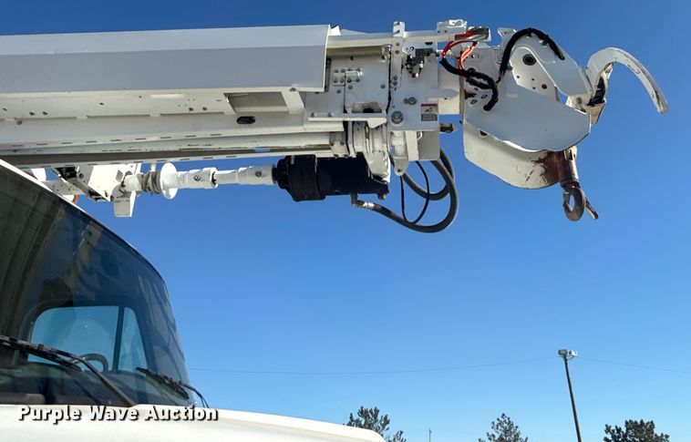 image for item EG2070 2007 Freightliner Business Class M2 digger derrick truck