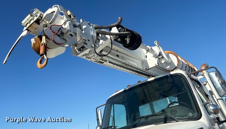 image for item EG2070 2007 Freightliner Business Class M2 digger derrick truck