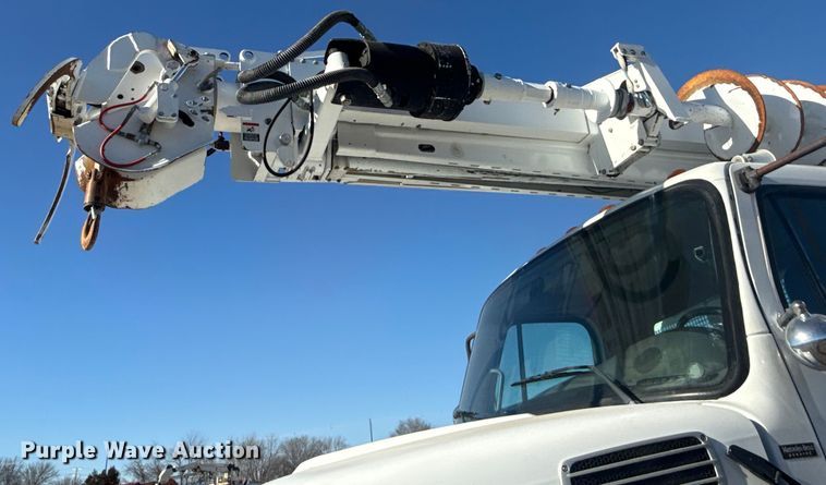 image for item EG2070 2007 Freightliner Business Class M2 digger derrick truck