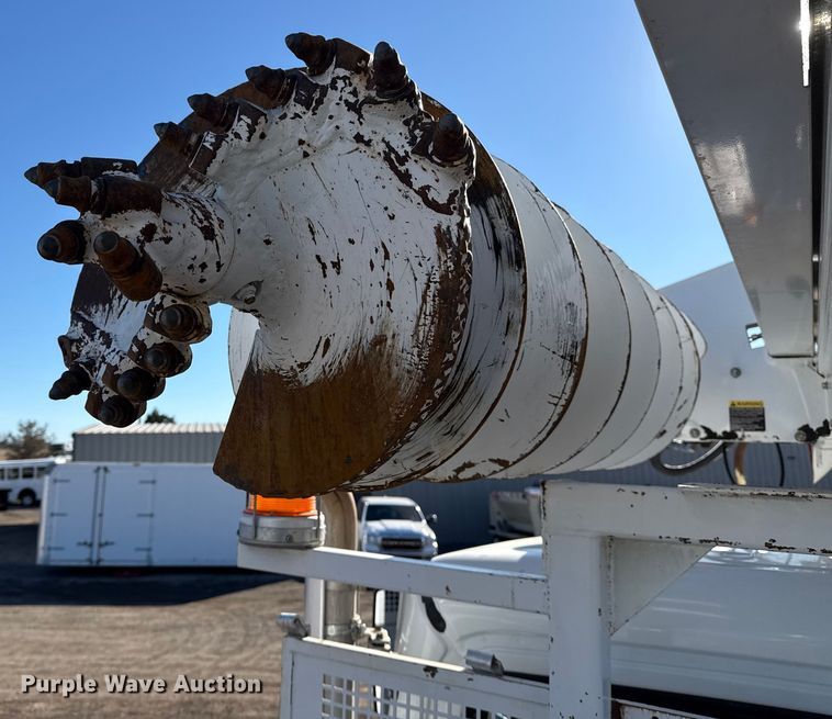 image for item EG2070 2007 Freightliner Business Class M2 digger derrick truck