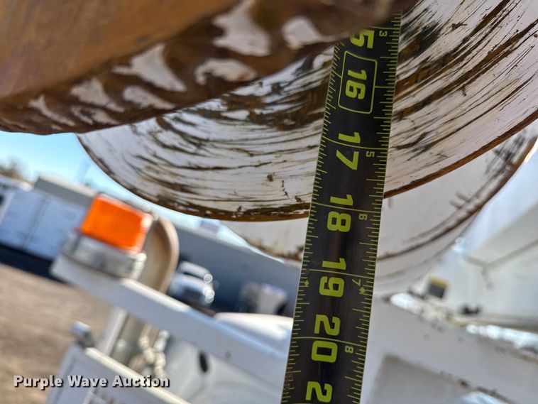 image for item EG2070 2007 Freightliner Business Class M2 digger derrick truck