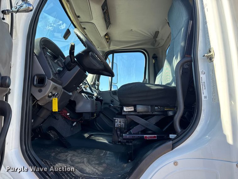 image for item EG2070 2007 Freightliner Business Class M2 digger derrick truck