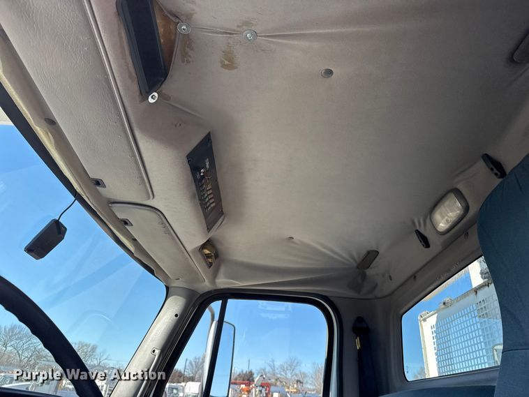 image for item EG2070 2007 Freightliner Business Class M2 digger derrick truck