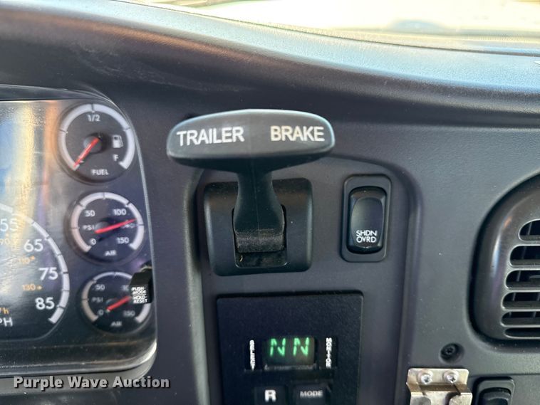 image for item EG2070 2007 Freightliner Business Class M2 digger derrick truck