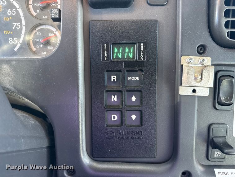 image for item EG2070 2007 Freightliner Business Class M2 digger derrick truck