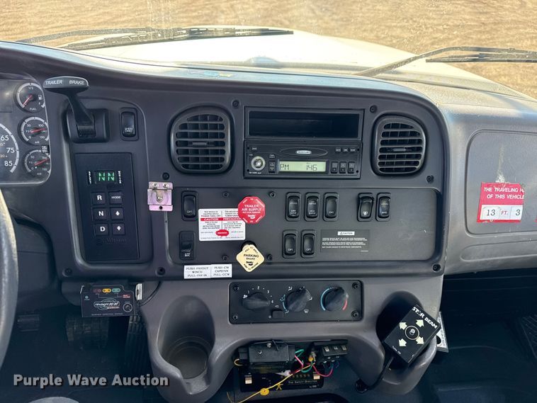 image for item EG2070 2007 Freightliner Business Class M2 digger derrick truck