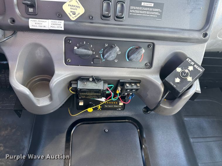 image for item EG2070 2007 Freightliner Business Class M2 digger derrick truck