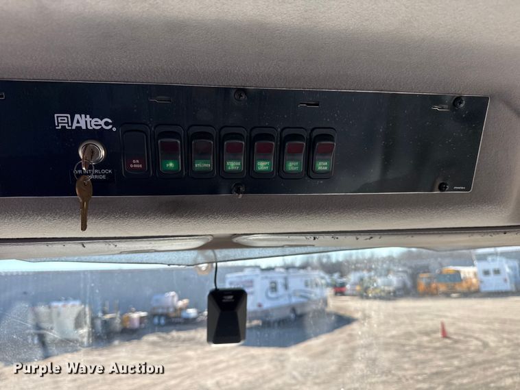 image for item EG2070 2007 Freightliner Business Class M2 digger derrick truck