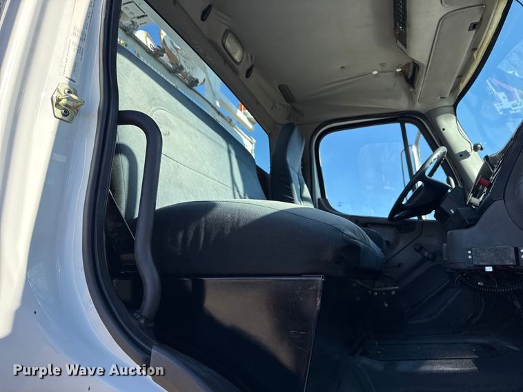 image for item EG2070 2007 Freightliner Business Class M2 digger derrick truck