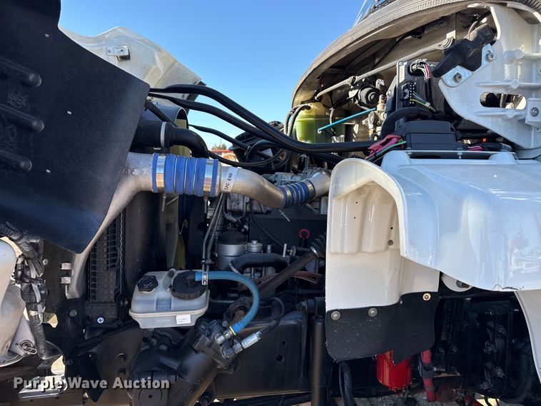 image for item EG2070 2007 Freightliner Business Class M2 digger derrick truck