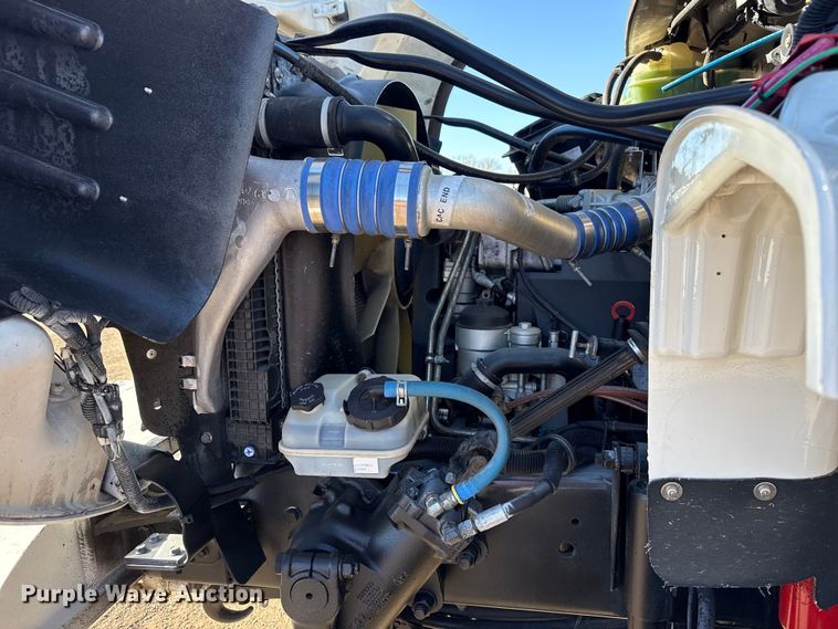 image for item EG2070 2007 Freightliner Business Class M2 digger derrick truck