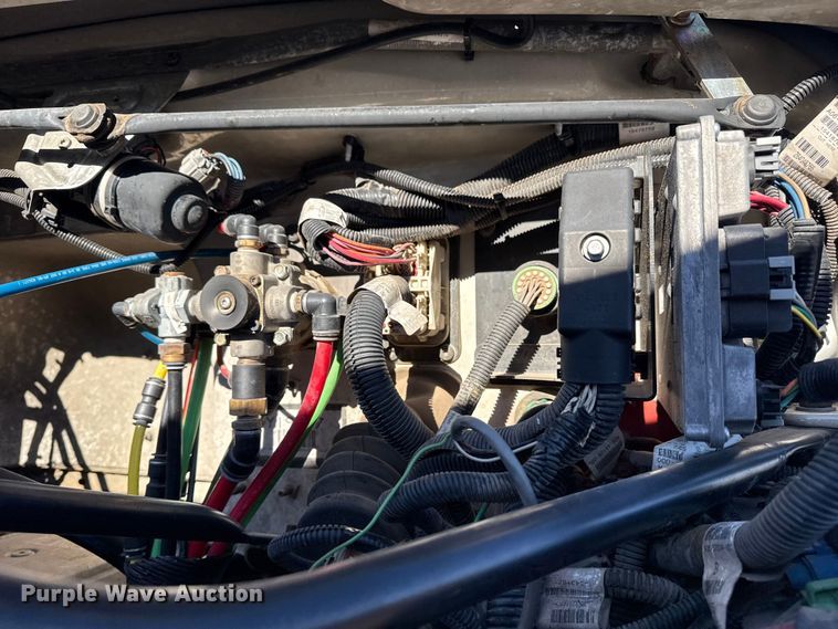 image for item EG2070 2007 Freightliner Business Class M2 digger derrick truck