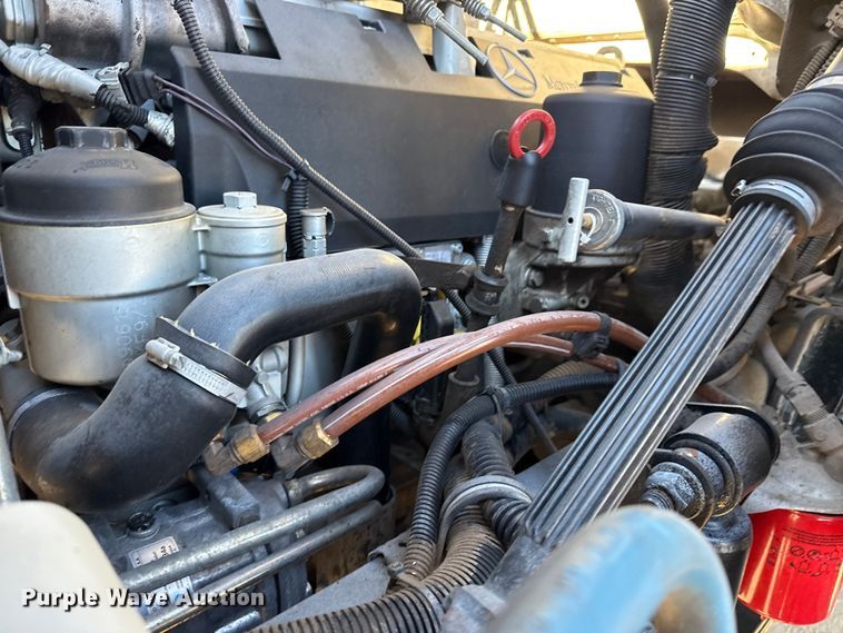 image for item EG2070 2007 Freightliner Business Class M2 digger derrick truck