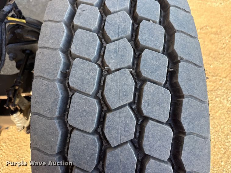 image for item EG2070 2007 Freightliner Business Class M2 digger derrick truck