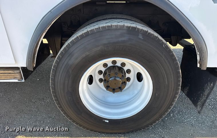 image for item EG2070 2007 Freightliner Business Class M2 digger derrick truck