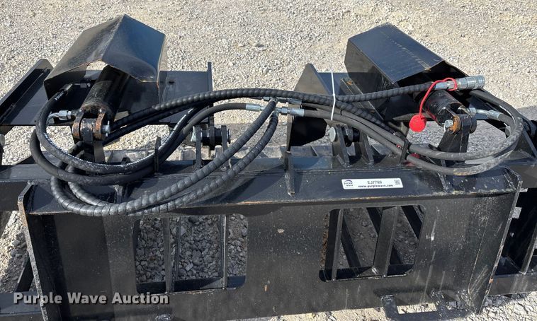 image for item EJ7789 GIYI HWG72 skid steer grapple bucket