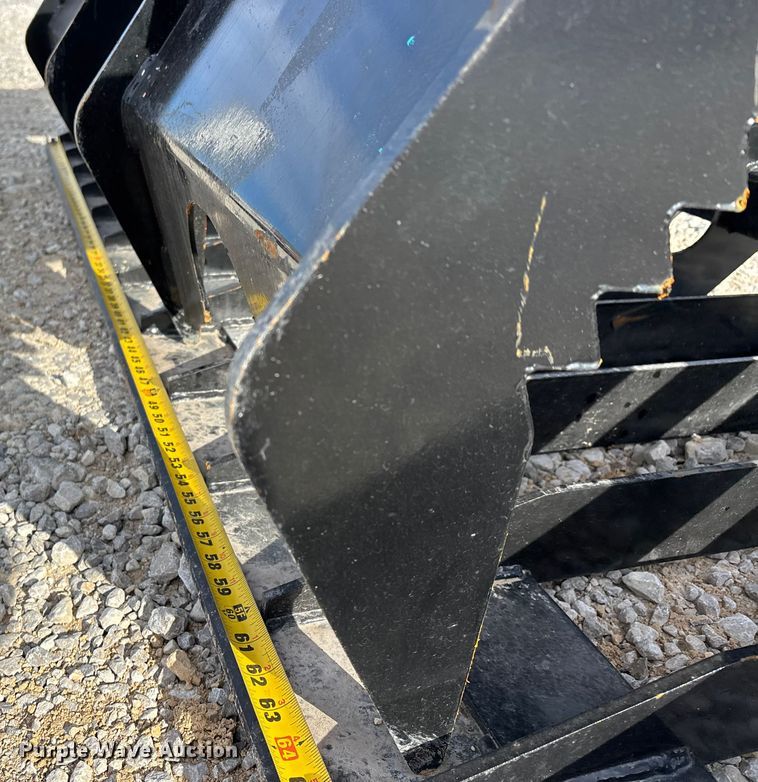 image for item EJ7789 GIYI HWG72 skid steer grapple bucket