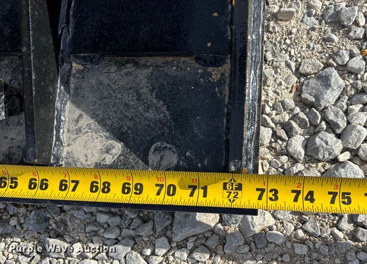 image for item EJ7789 GIYI HWG72 skid steer grapple bucket