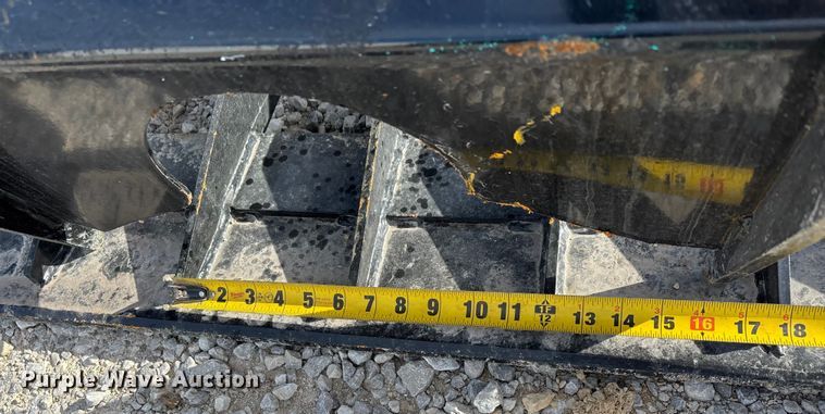 image for item EJ7789 GIYI HWG72 skid steer grapple bucket