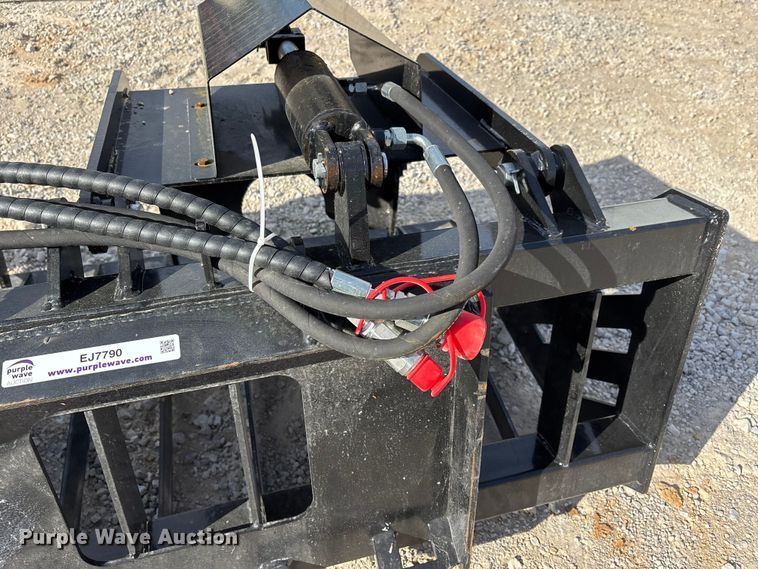 image for item EJ7790 GIYI HWG72 skid steer grapple bucket