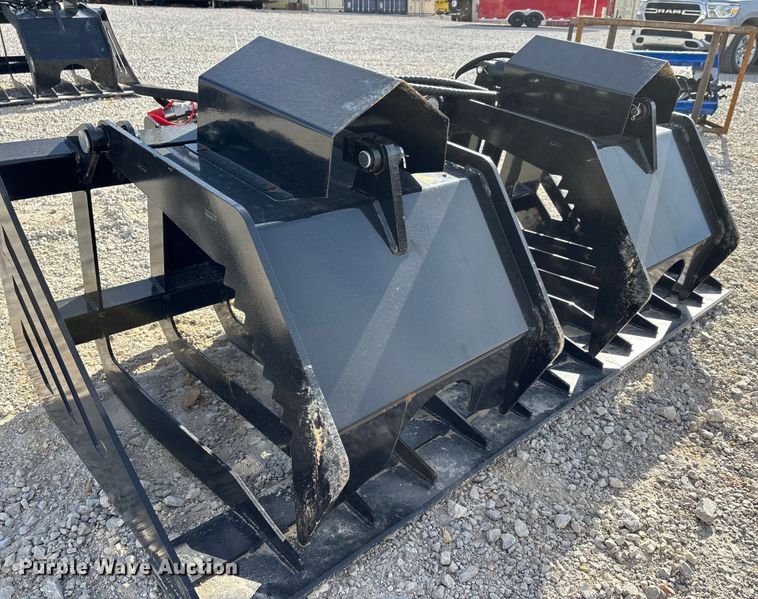 image for item EJ7790 GIYI HWG72 skid steer grapple bucket