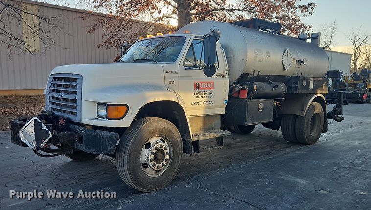 image for item EO4908 1998 Ford F800 tack distributor truck 