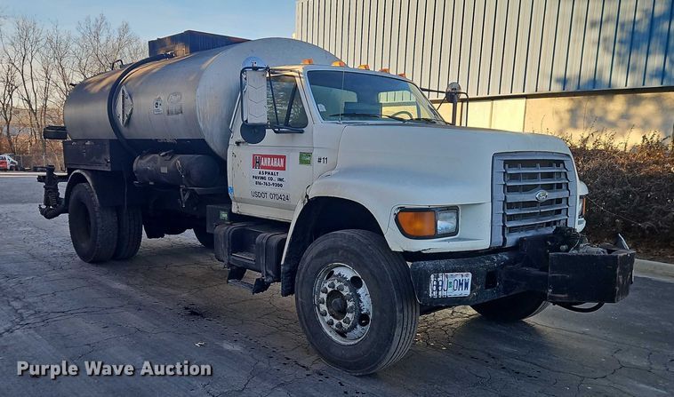 image for item EO4908 1998 Ford F800 tack distributor truck 