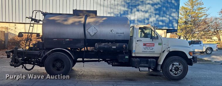 image for item EO4908 1998 Ford F800 tack distributor truck 