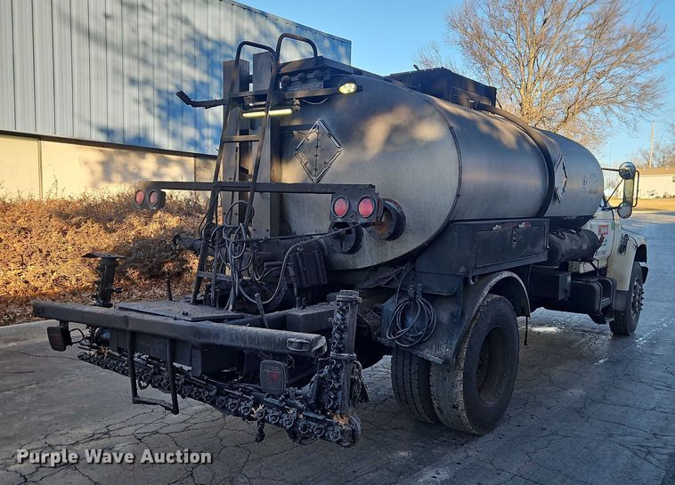 image for item EO4908 1998 Ford F800 tack distributor truck 