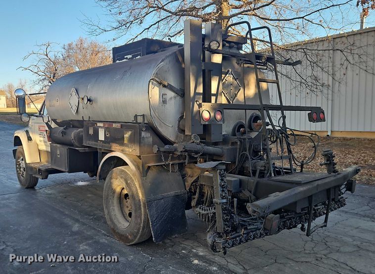 image for item EO4908 1998 Ford F800 tack distributor truck 