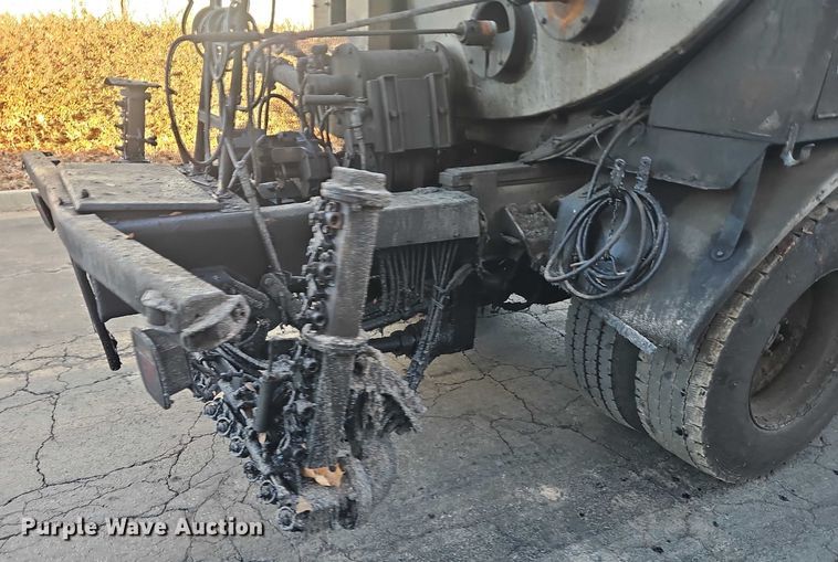 image for item EO4908 1998 Ford F800 tack distributor truck 