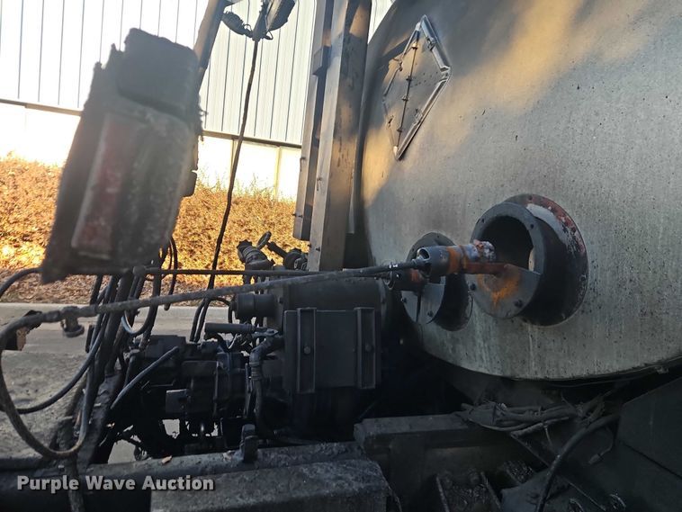 image for item EO4908 1998 Ford F800 tack distributor truck 