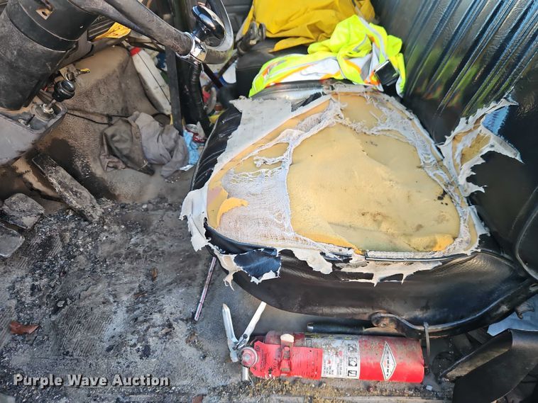 image for item EO4908 1998 Ford F800 tack distributor truck 