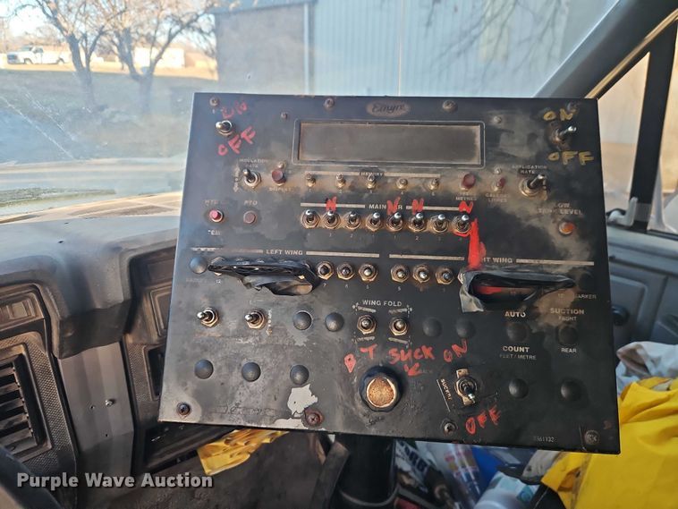 image for item EO4908 1998 Ford F800 tack distributor truck 