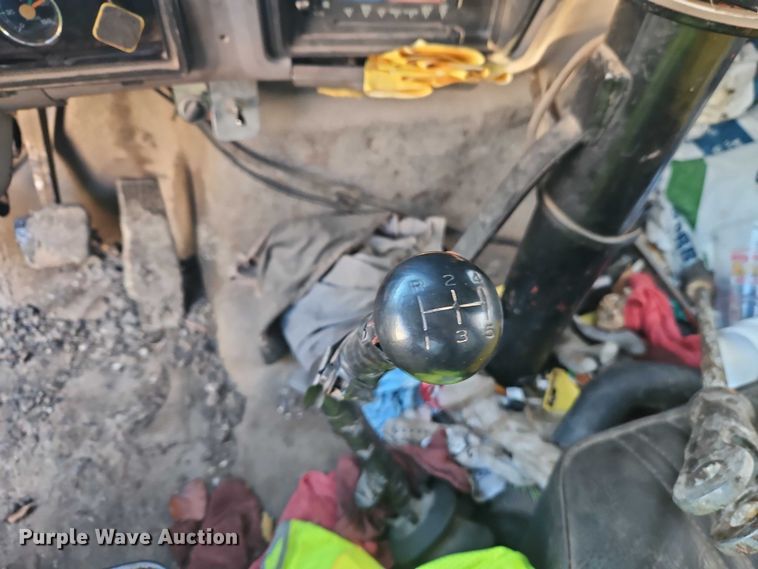 image for item EO4908 1998 Ford F800 tack distributor truck 