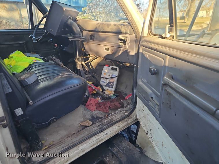 image for item EO4908 1998 Ford F800 tack distributor truck 