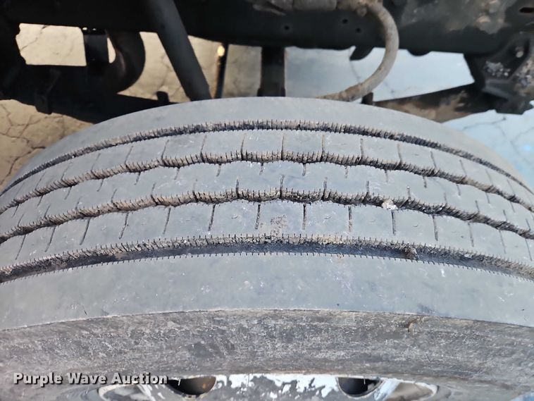 image for item EO4908 1998 Ford F800 tack distributor truck 