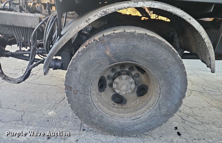 image for item EO4908 1998 Ford F800 tack distributor truck 